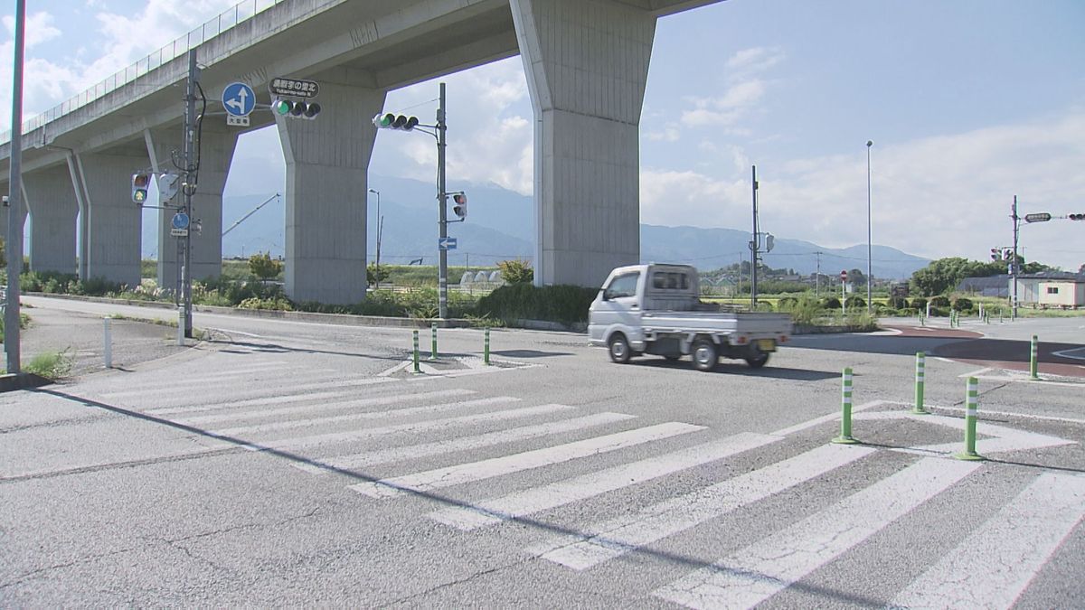 湧暇李の里北交差点（南アルプス市）