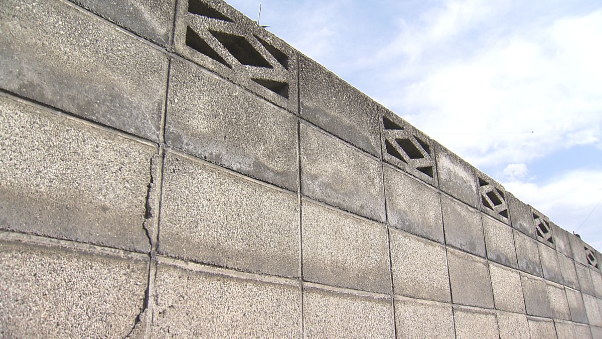 倒壊の危険性あるブロック塀 5割が未改修 今年度内の解消目標達成困難 山梨県