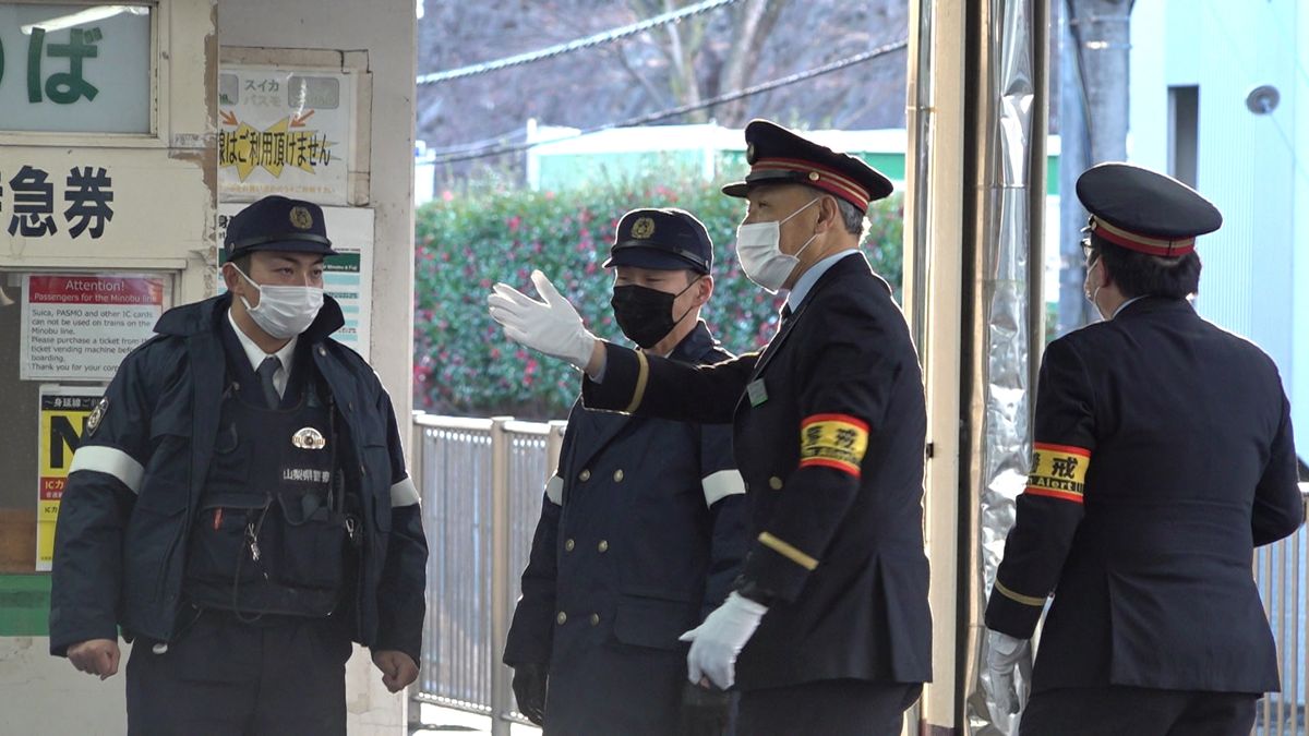 駅構内の安全確保 甲府警察署とJRが合同パトロール 山梨県