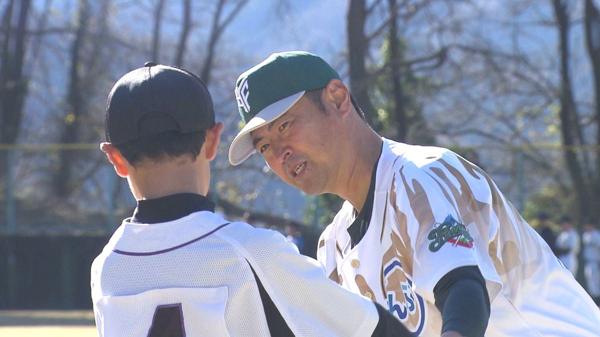 「きょう一日でも進歩」 BCリーグ参戦の山梨ファイアーウィンズ 中学生を指導 元NPB投手との対決も