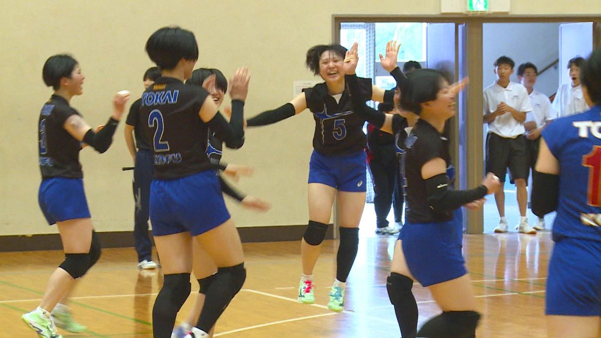 【山梨県高校総体】バレーボール 女子・東海大甲府が初V 逆転で決勝を制す 男子は日本航空が14連覇