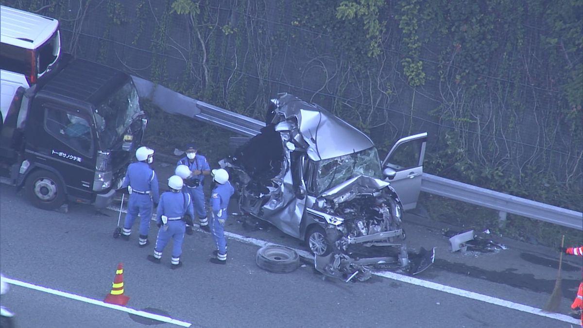中央道笹子トンネル出口付近 乗用車やトラックなど6台が絡む事故 1人死亡 山梨県