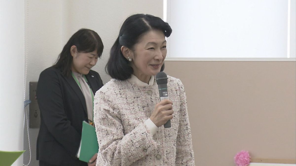 秋篠宮妃紀子さまが子育て支援施設など視察 手遊びで親子と交流 11年ぶり来県 山梨