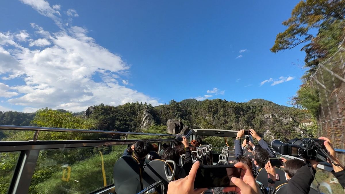 屋根のない「オープンバス」 21日から運行 昇仙峡の絶景を満喫 山梨県