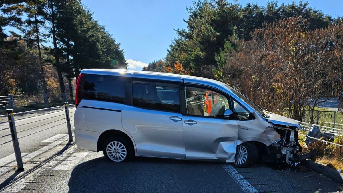 東富士五湖道路で乗用車が衝突事故 山中湖IC～富士吉田ICが一時通行止めに 山梨