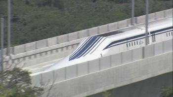 リニア実験線で車両から出火  超電導磁石の電源装置から火花と煙  試験走行は中止 山梨