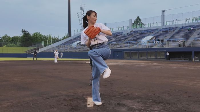 始球式でストライクを！野球未経験のアナウンサー 現役投手の指導で上達 渾身の一球の行方は… 山梨