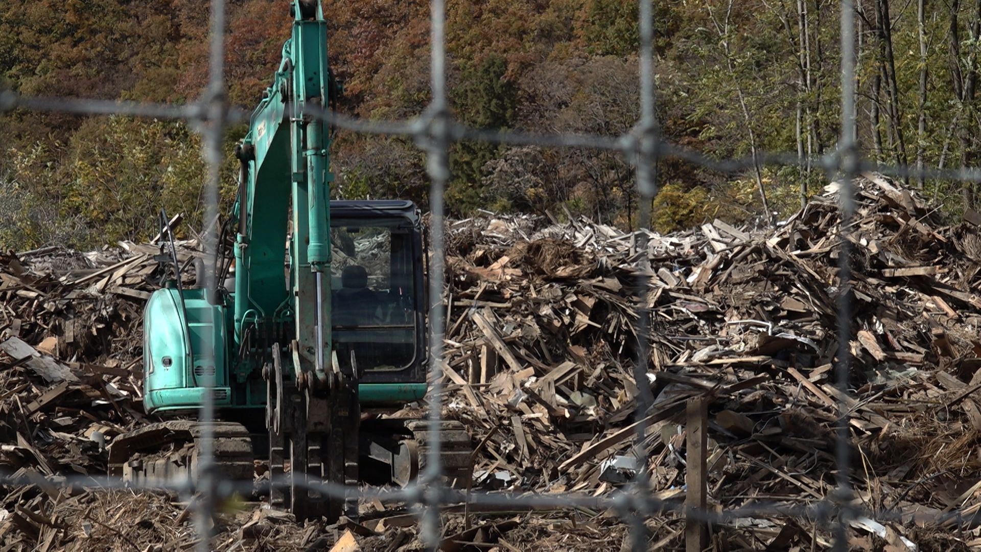 北杜市 基準量超える産業廃棄物の保管問題 県が解体業者に業務改善命令