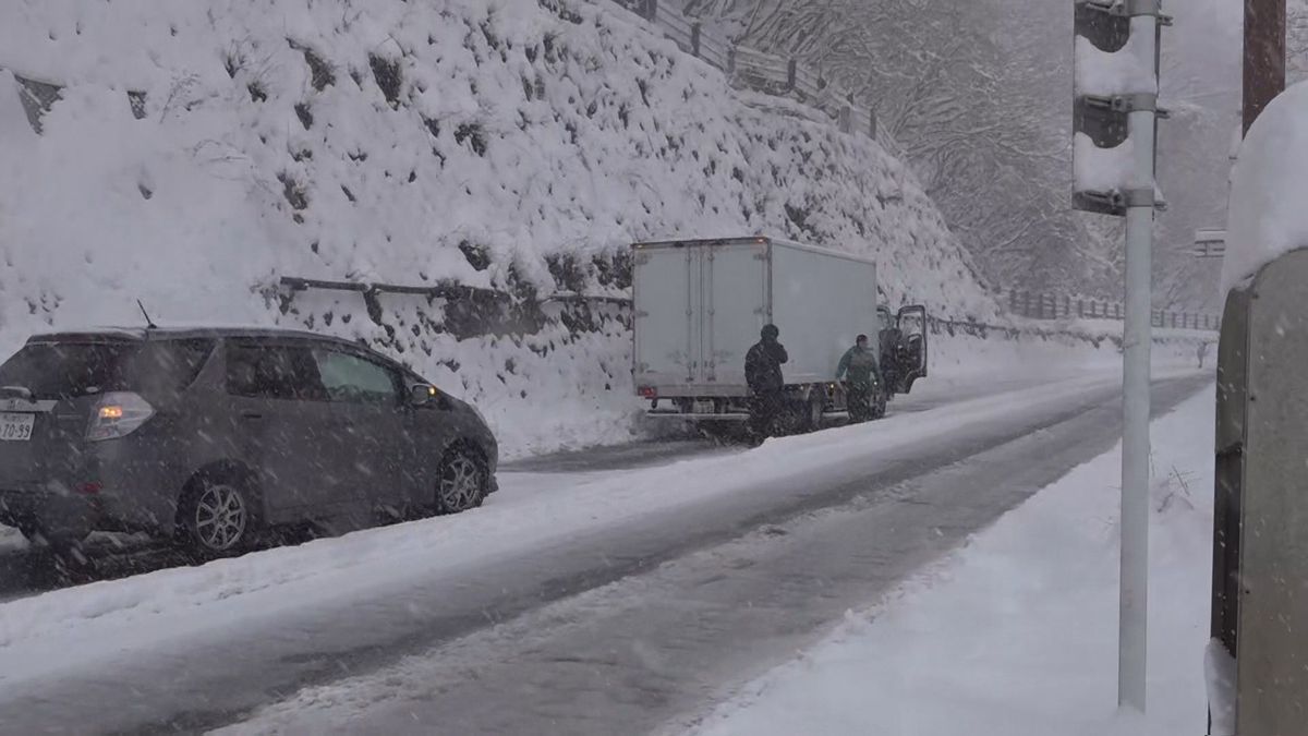 降雪によるスリップ事故は21件 うち2件が人身 降り始めから19日朝までに 山梨