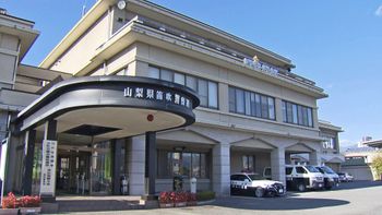 乗用車同士が正面衝突 11歳男児ら男女6人が重軽傷 国道137号で 山梨・笛吹市