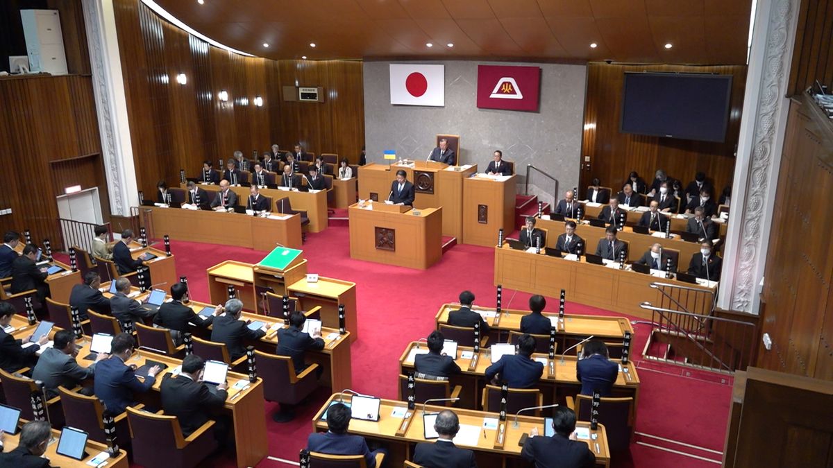 12月県議会が開会 長崎知事「電気バスは安全性に問題」 富士山来訪者管理巡り 山梨県