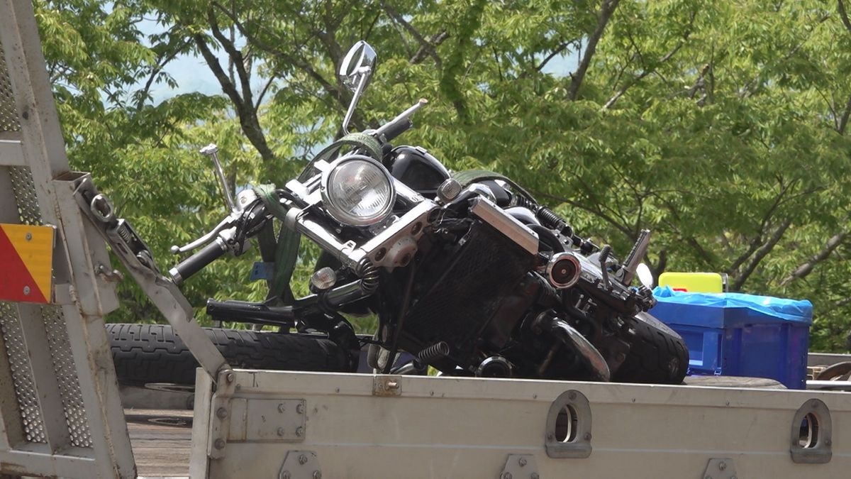 国道300号でバイク転倒し対向車と衝突 30代男性を搬送 カーブ曲がり切れずか 山梨