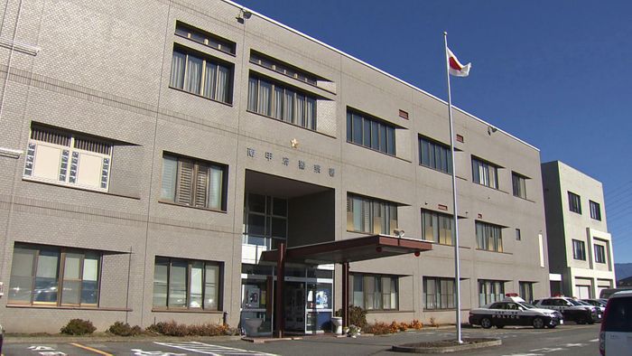 畑からフキ32本盗んだ疑い 79歳男を緊急逮捕 走って逃走も追いつかれる 山梨