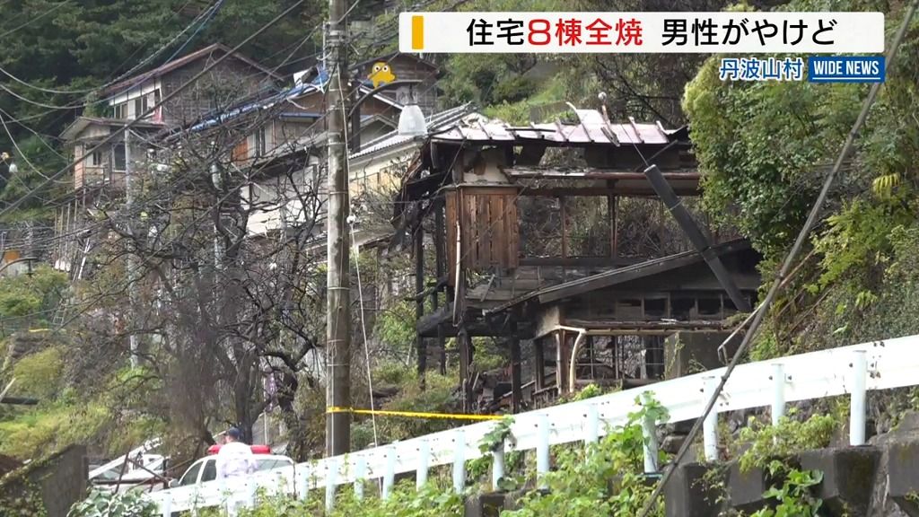 住宅8棟全焼する火事 火元の男性がのどにやけど 古い木造住宅の密集地 山梨