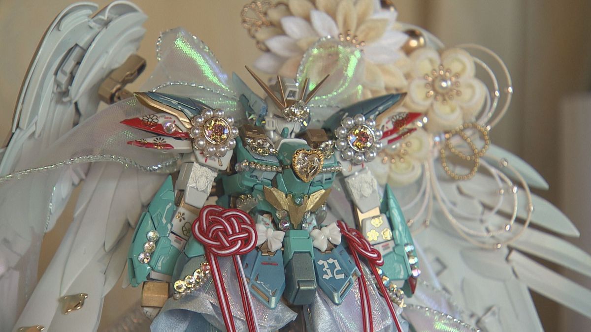 “世界一かわいいガンプラ” 伝統の祭りで神社に奉納 色は富士山をイメージ 山梨