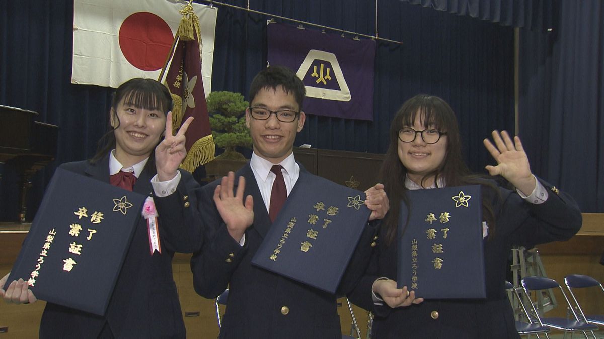 「あきらめずに育ててくれてありがとう」ろう学校で卒業式 親への感謝伝える 山梨