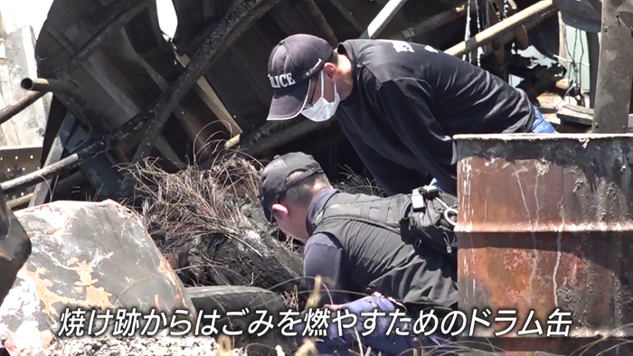 焼け跡からドラム缶見つかる 笛吹市の廃タイヤ火災 1700本燃え約20時間後鎮火 山梨