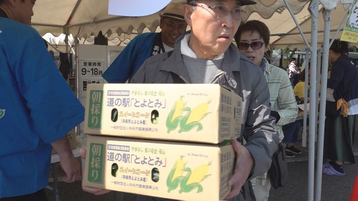 「朝5時半から並んだ」 朝採れスイートコーンに行列 道の駅で500箱完売 山梨・中央市