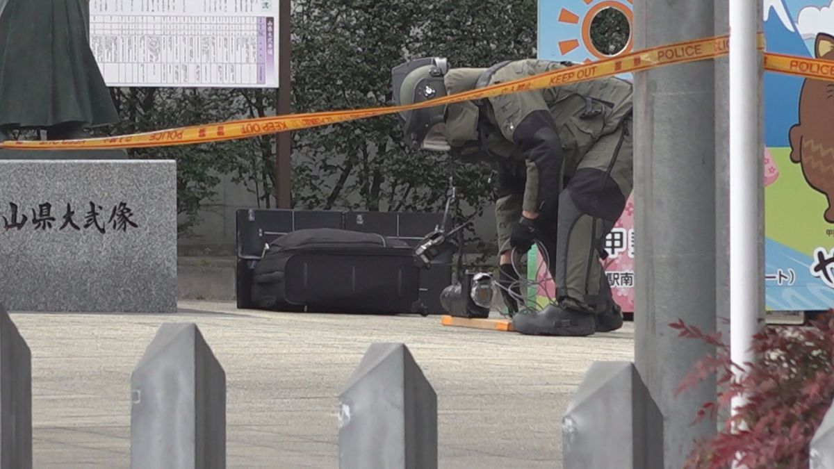 【速報】JR竜王駅の駅前広場に不審なキャリーバッグ 警察が付近の通行を規制し確認中 山梨