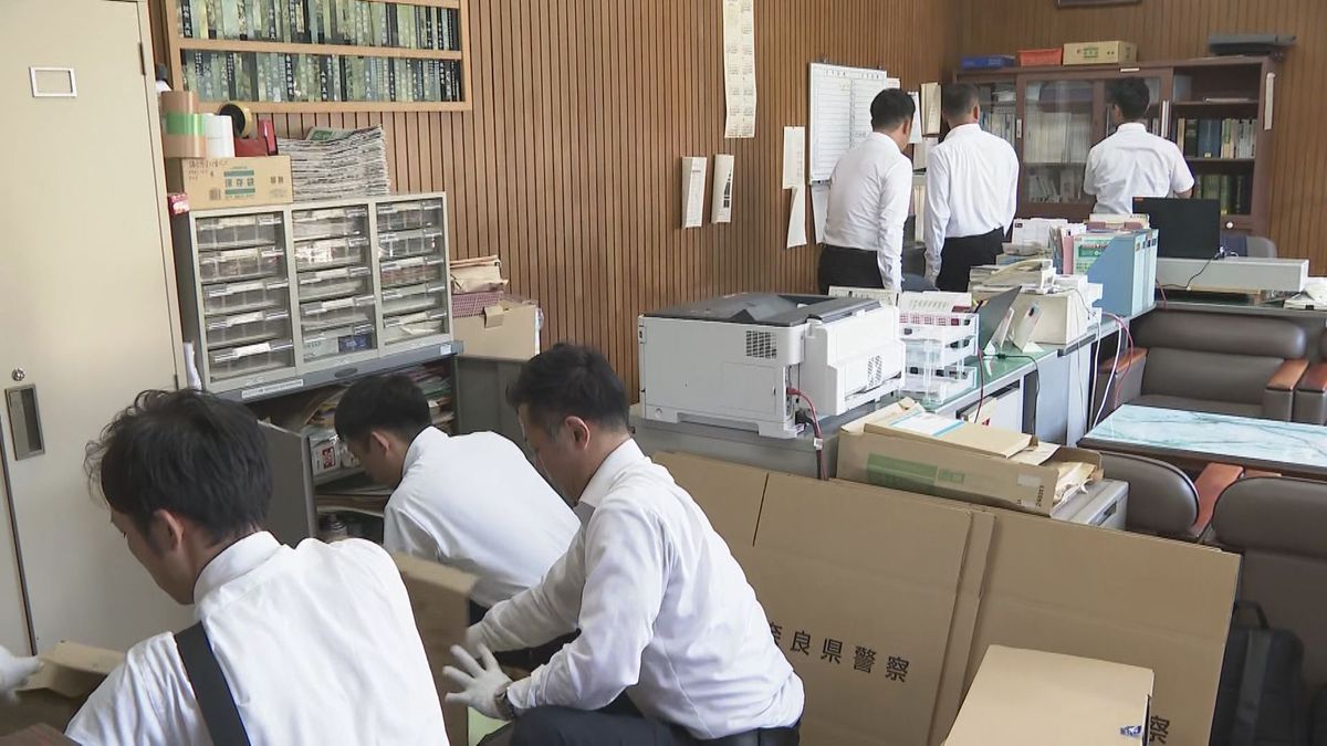 吉野町 議会事務局の家宅捜索（16日）