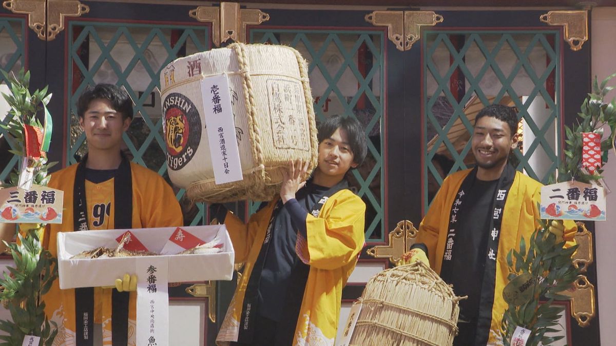 「能登地震の募金活動に…」一番福は初挑戦の高校2年生　西宮神社の恒例行事「開門神事の福男選び」