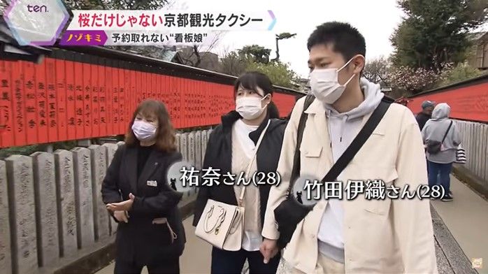 芸能人の名前が書かれた玉垣がズラリと並ぶ「車折神社」