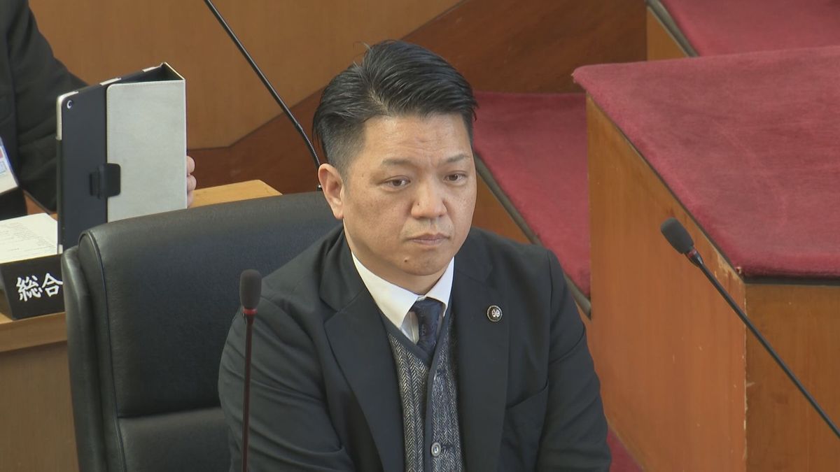 【速報】「莫大な血税を使い言語道断」“女性問題”岸和田市長に市議会が2度目「不信任決議案」提出　賛成多数で可決・失職