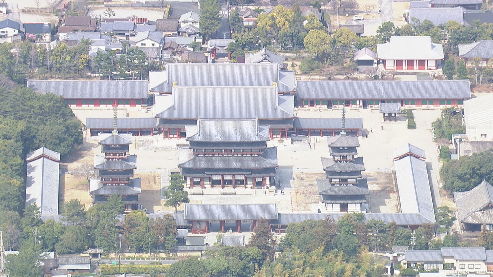 奈良の世界遺産・薬師寺旧境内で大規模建物跡が出土 日本書紀を編さん