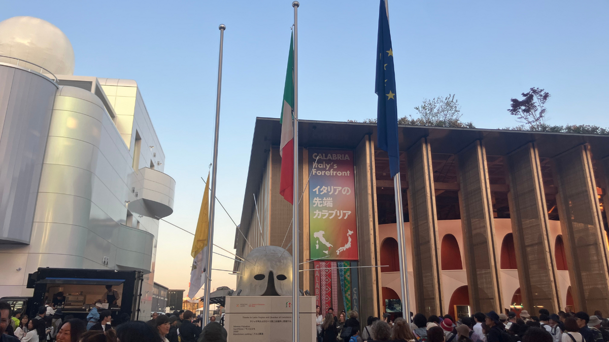 速報】万博イタリア・バチカン館で21日夜のコンサートを中止 半旗