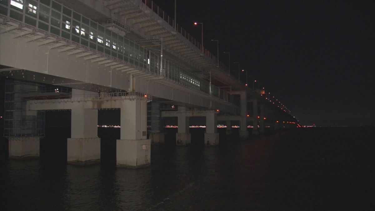 関西空港連絡橋の橋脚に水上バイクが引っ張る浮き遊具が衝突　頭の骨を折るなど子ども3人が重軽傷