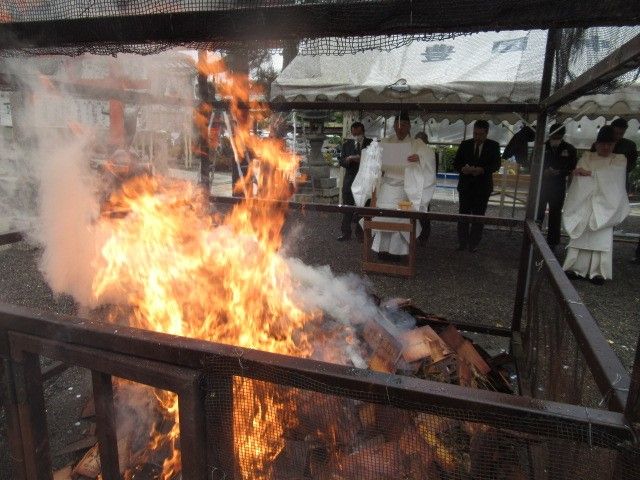 【速報】出征兵士が奉納した「戦争絵馬」お焚き上げで燃やす「貴重な資料失われた」軍事評論家ら抗議　神社は反論「供養が本来のかたち」滋賀