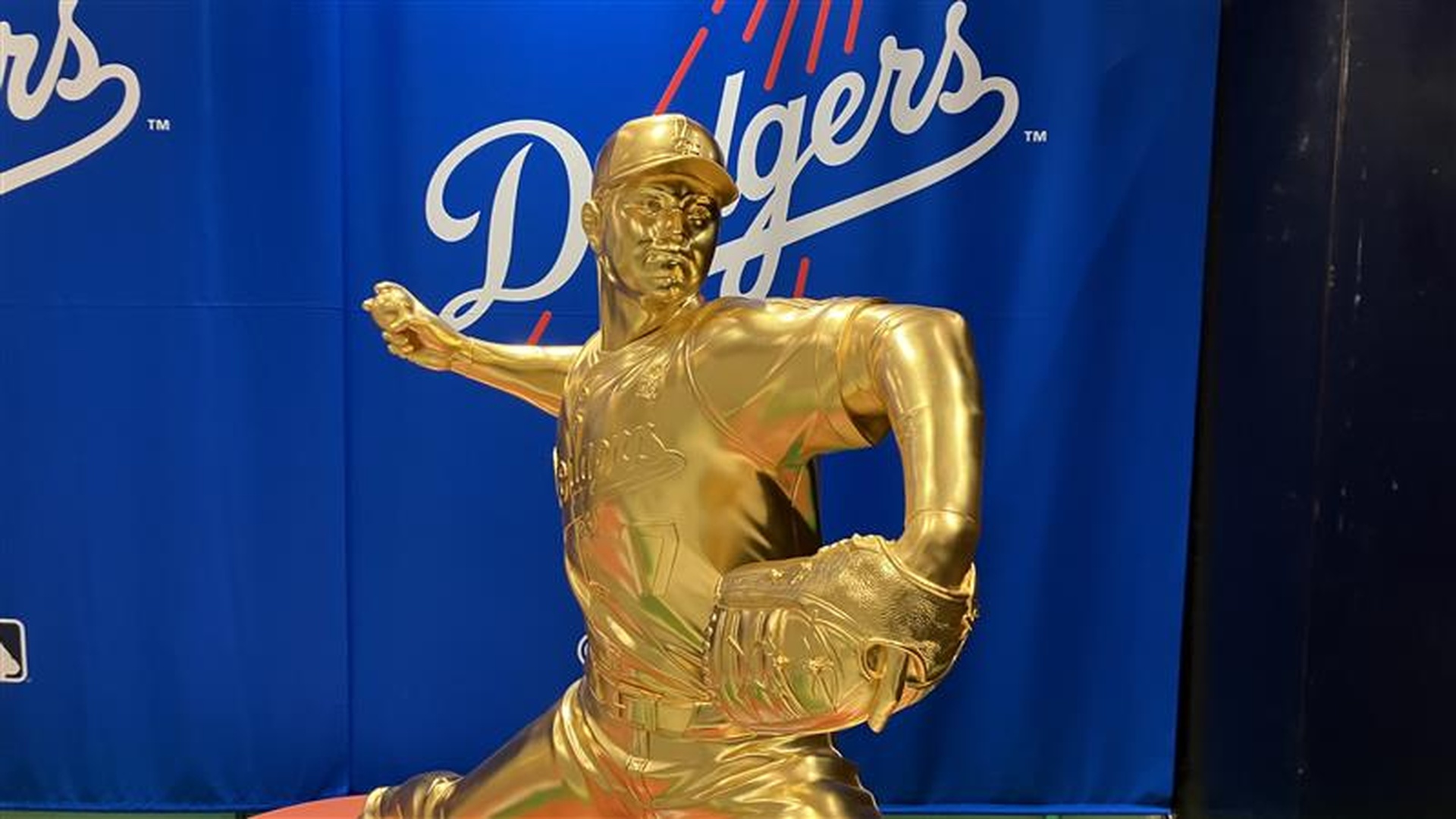 本番直前】大谷翔平選手が神戸に！ 1.1億円の「等身大“二刀流”黄金像