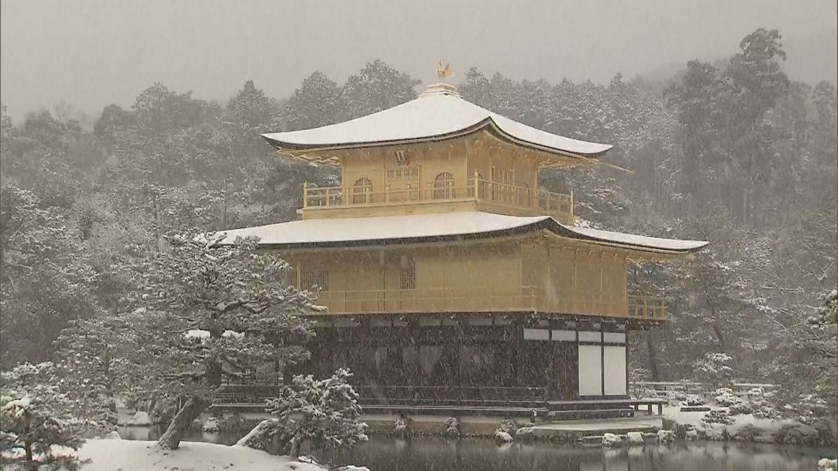 【速報】世界遺産・金閣寺も「雪化粧」　京都市内で8センチの積雪 8日（日）にかけて雪が続く見通し